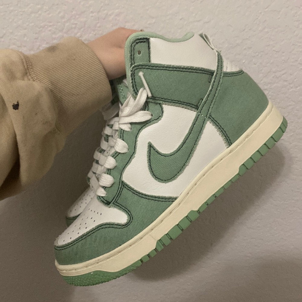 green nike dunks